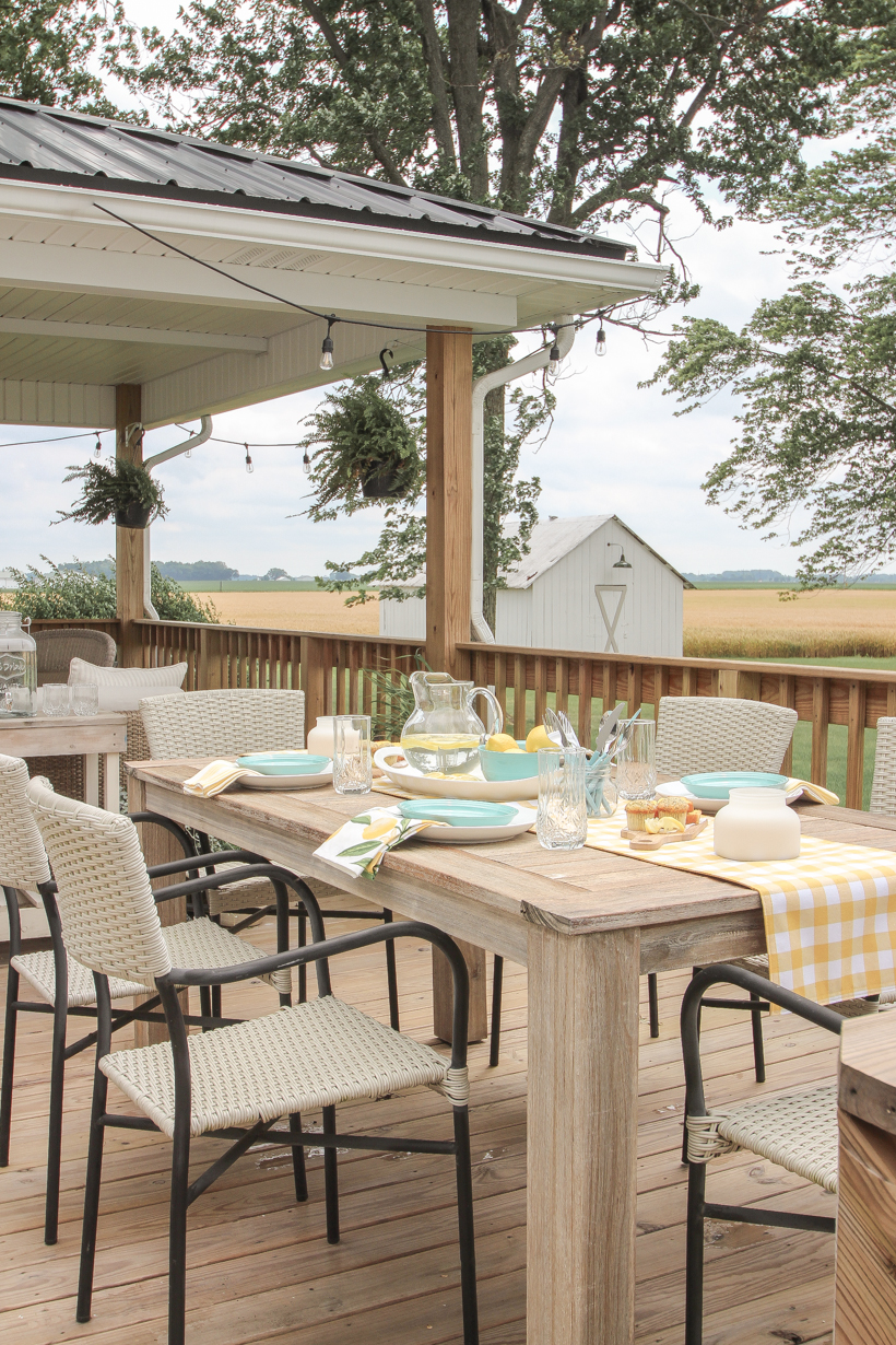 Designer and blogger Liz Fourez shows how to put together a simple, but charming lemon inspired table setting for summer.