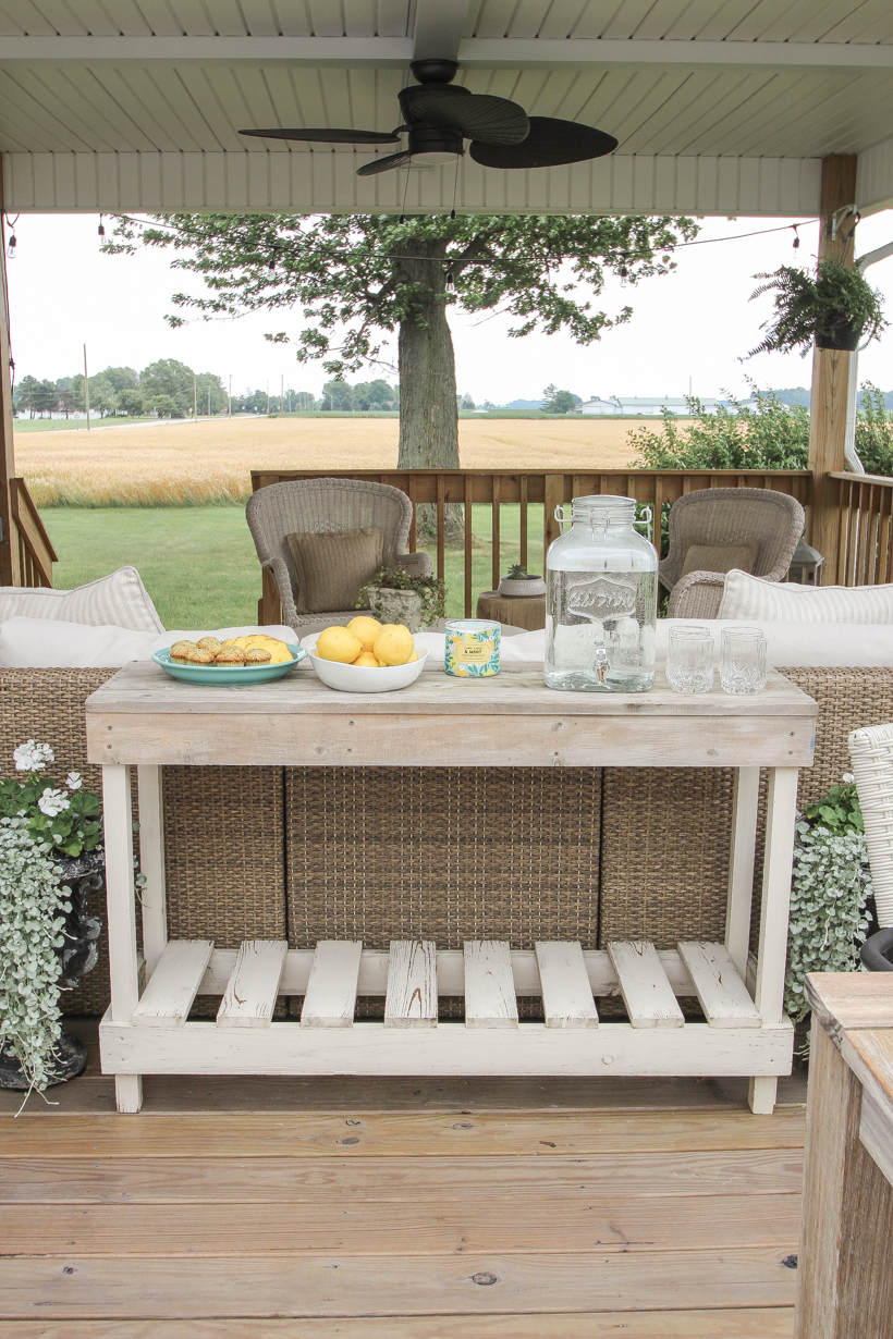 Designer and blogger Liz Fourez shows how to put together a simple, but charming lemon inspired table setting for summer.