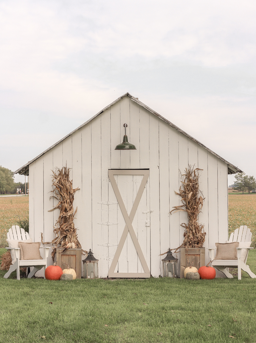 Home blogger and interior decorator Liz Fourez shares easy ideas for outdoor fall decorating on the cutest little barn