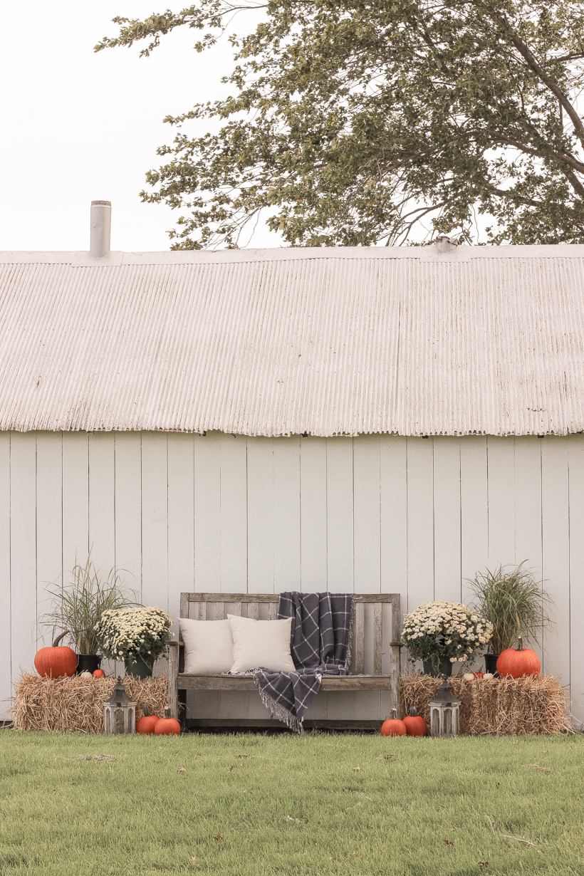 Home blogger and interior decorator Liz Fourez shares easy ideas for outdoor fall decorating on the cutest little barn