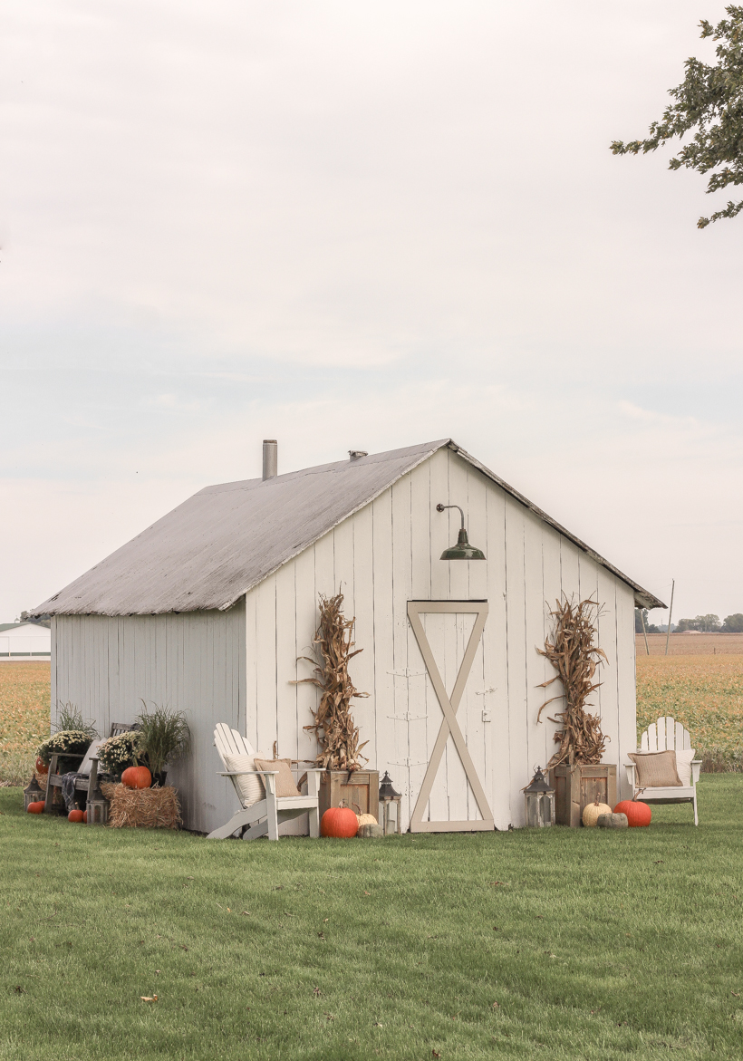 Home blogger and interior decorator Liz Fourez shares easy ideas for outdoor fall decorating on the cutest little barn