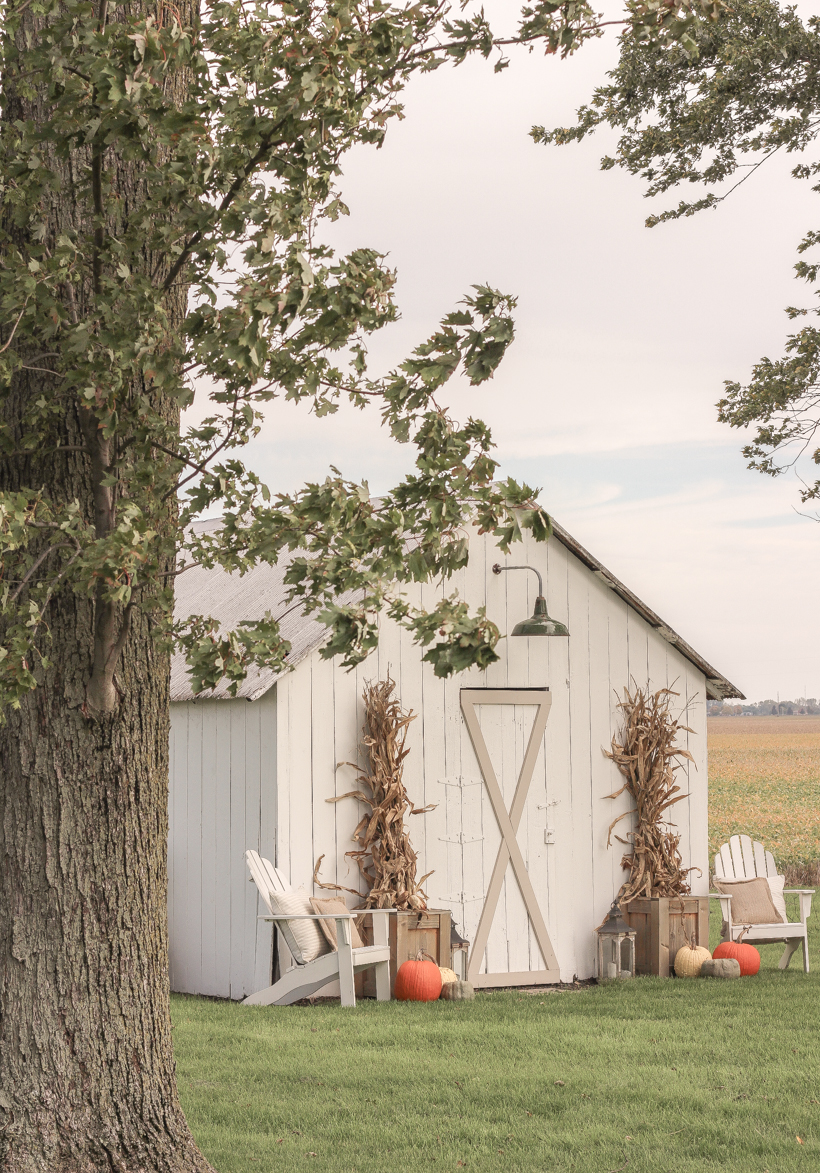 Home blogger and interior decorator Liz Fourez shares easy ideas for outdoor fall decorating on the cutest little barn