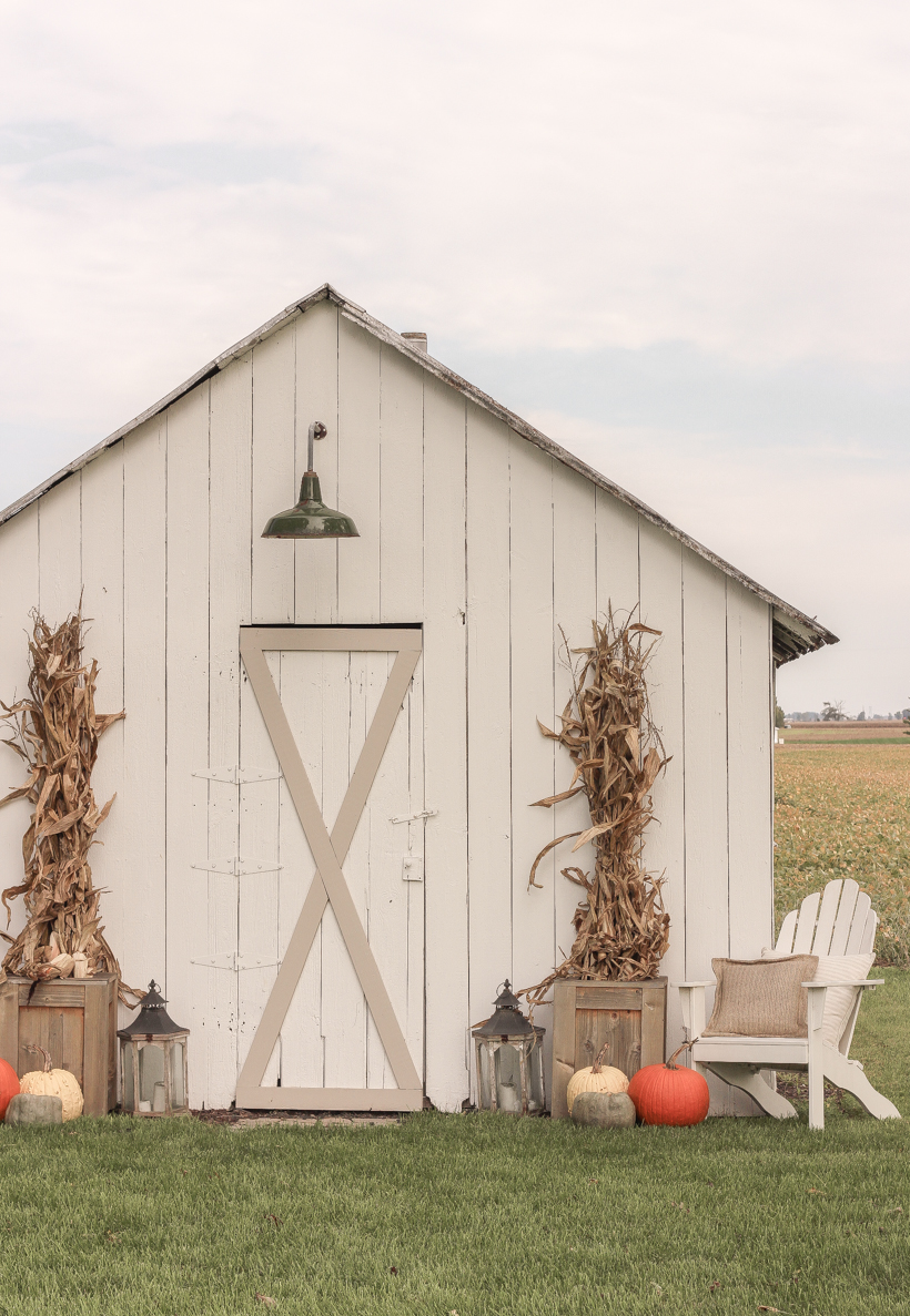 Home blogger and interior decorator Liz Fourez shares easy ideas for outdoor fall decorating on the cutest little barn