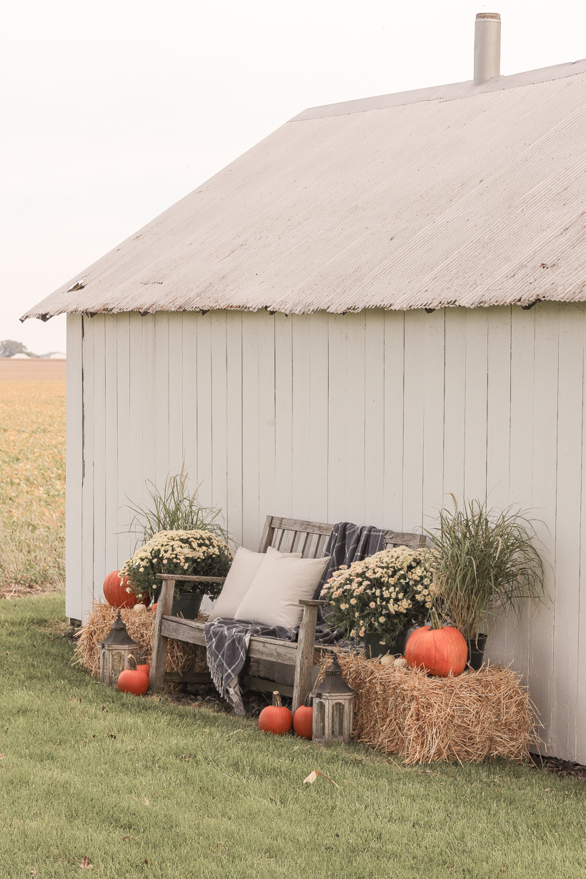 Home blogger and interior decorator Liz Fourez shares easy ideas for outdoor fall decorating on the cutest little barn