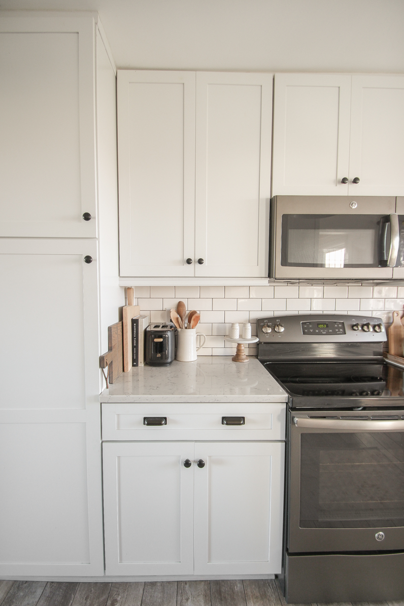 WASHABLE rugs! Home blogger and interior decorator Liz Fourez tests out a washable rug in her kitchen. 