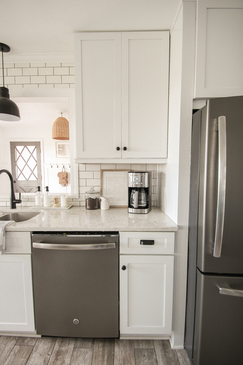 WASHABLE rugs! Home blogger and interior decorator Liz Fourez tests out a washable rug in her kitchen. 