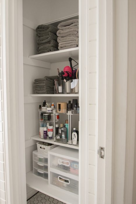 Bathroom organization ideas from home blogger and interior decorator Liz Fourez