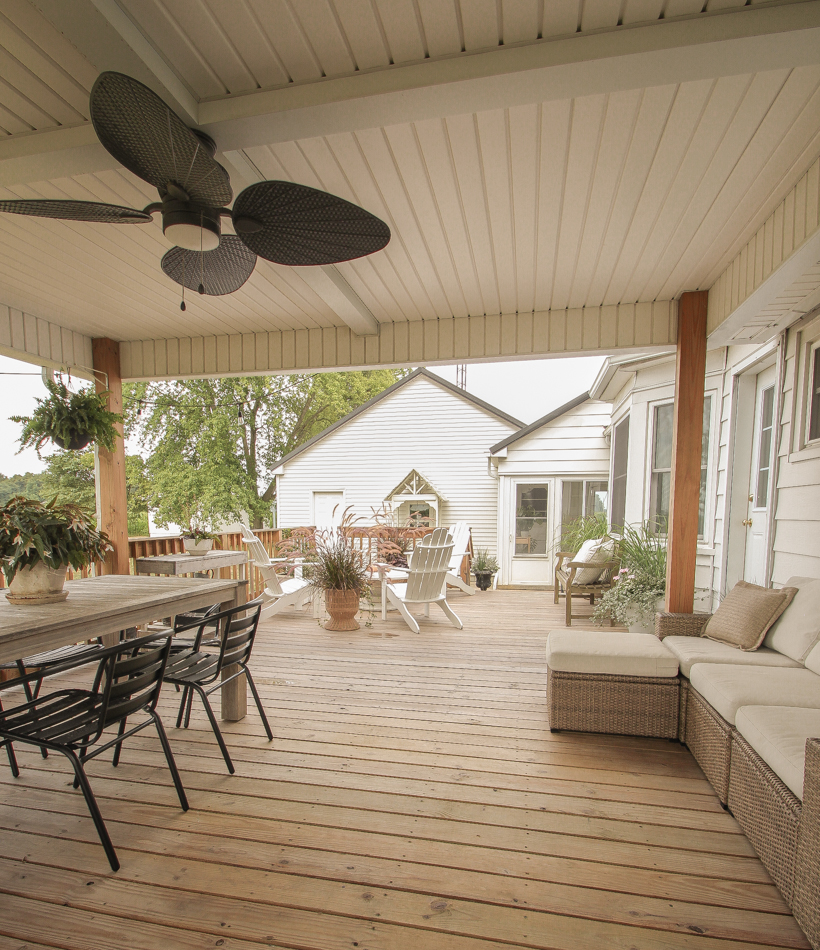 The perfect space for outdoor entertaining from the home of interior decorator Liz Fourez of lovegrowswild.com