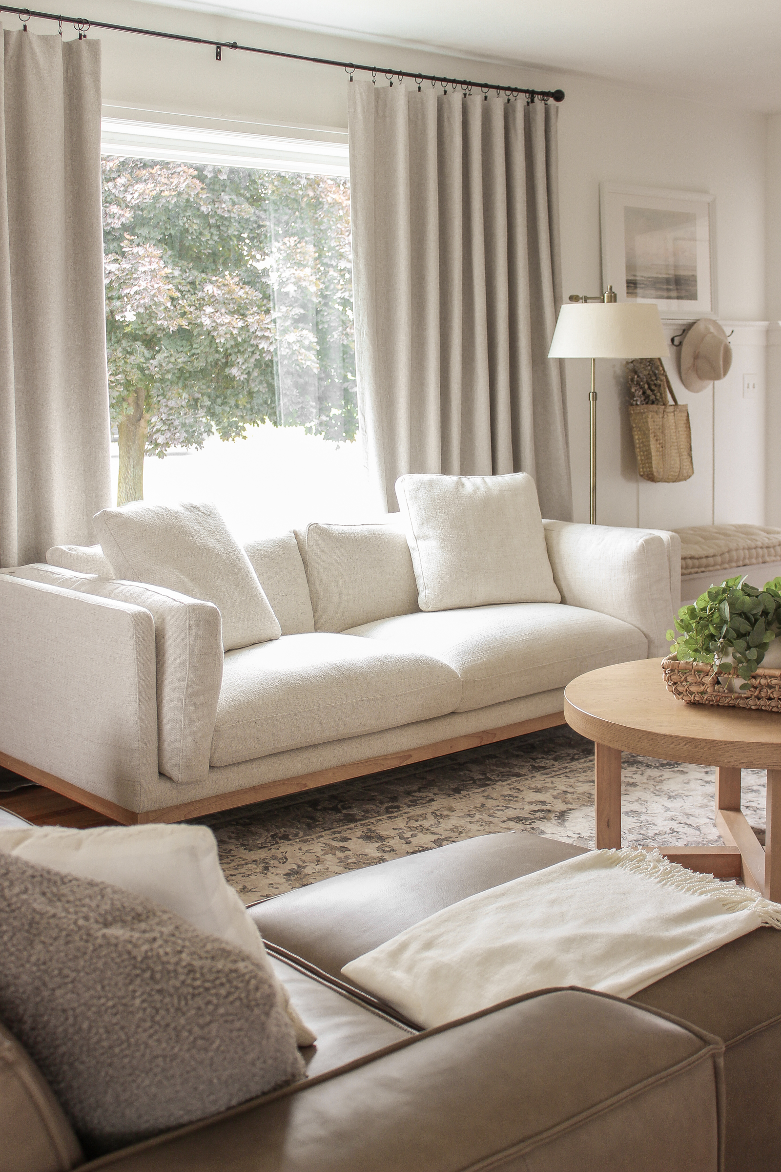 beautiful cozy neutral living room