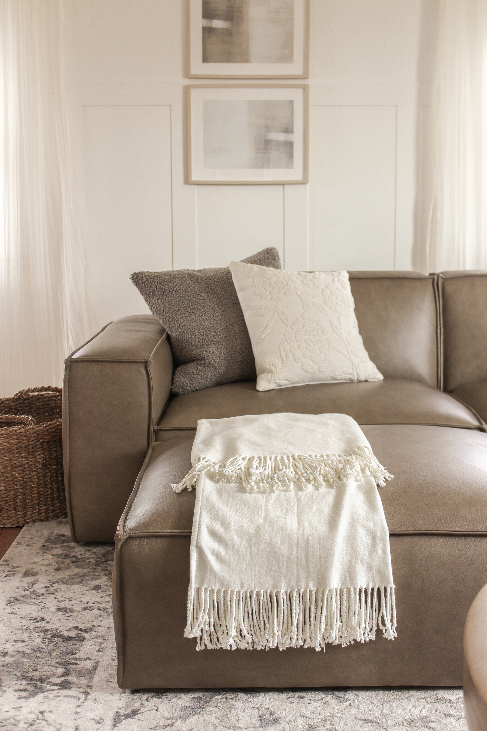 beautiful cozy neutral living room