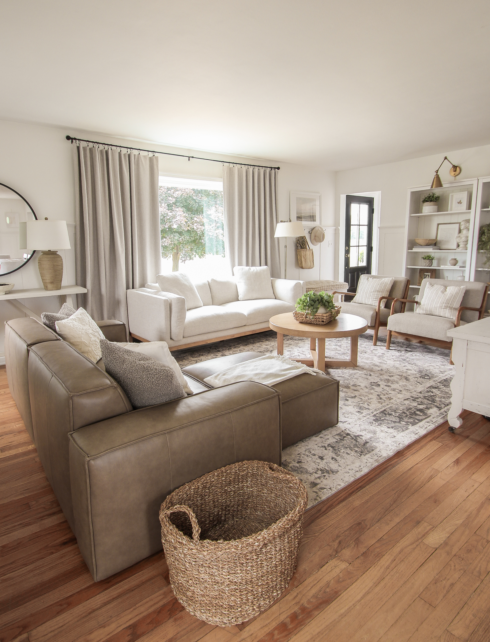 beautiful cozy neutral living room